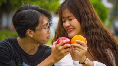 Healthy relationship signs with couple laughing