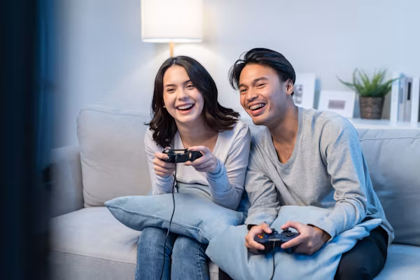 Virtual love hacks with online gaming couple