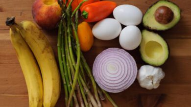 Healthy smoothie with kefir and prebiotic foods like bananas and asparagus for gut health"